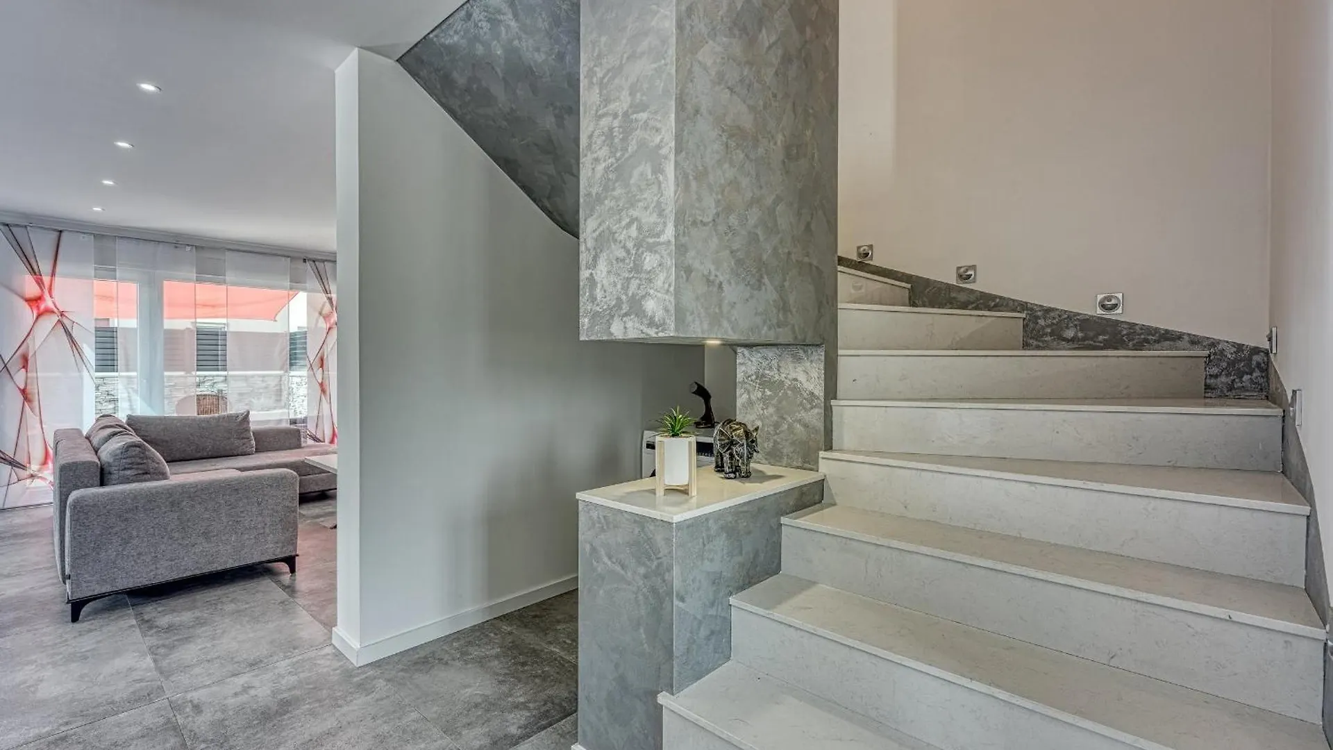Peaceful Blooming Villa With Pool Rovinj