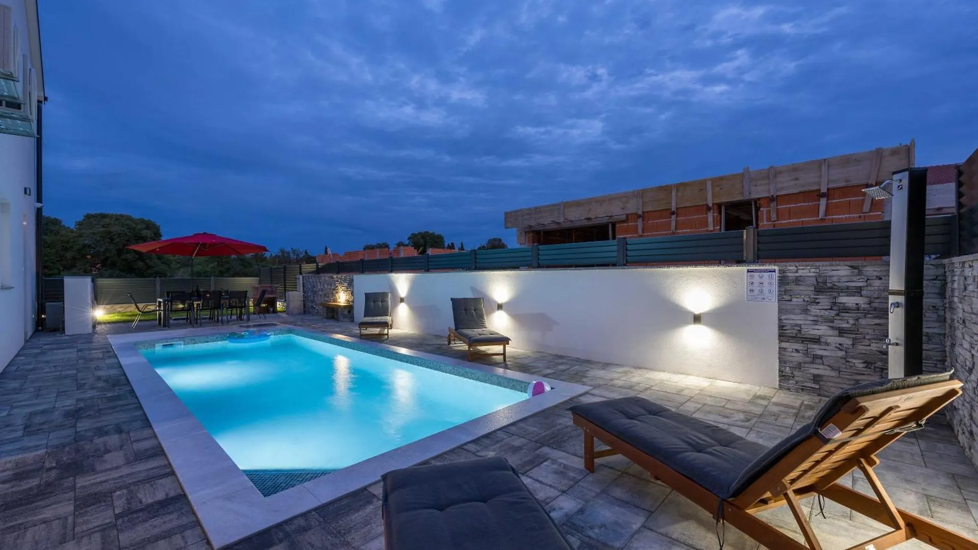 Peaceful Blooming Villa With Pool Rovinj