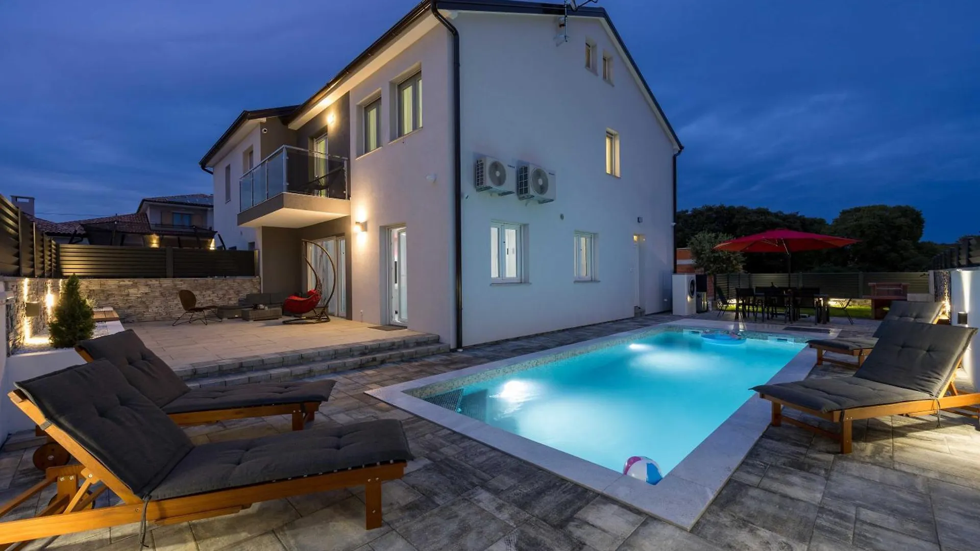 Peaceful Blooming Villa With Pool Rovinj